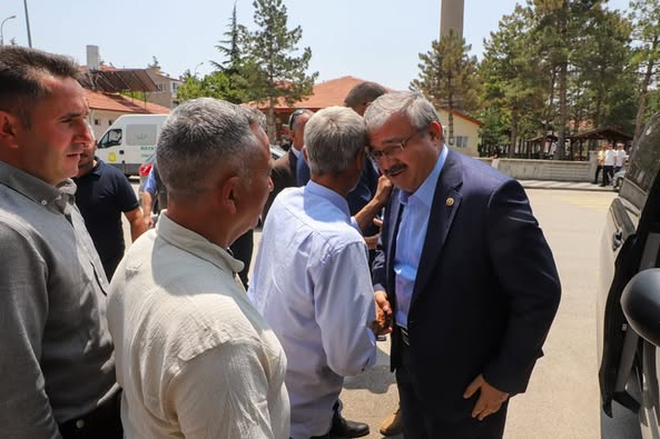 Afyonkarahisar'da Bayram Coşkusu: AK Parti Teşkilatı Bayat'ta Hemşehrilerle Buluştu