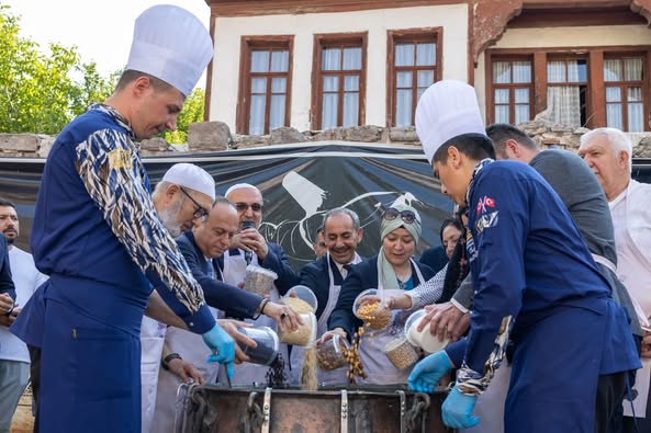 Mevlevi Türbe Camii'nde 40 Hatimli Şifalı Aşure Duası Yapıldı