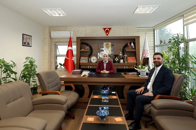 Afyonkarahisar Valisi Gençlik ve Spor İl Müdürlüğünü Ziyaret Etti