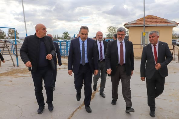 Afyonkarahisar'da Çayırbağ Hayvan Pazarı'nda Bakan Yardımcısı İncelemesi