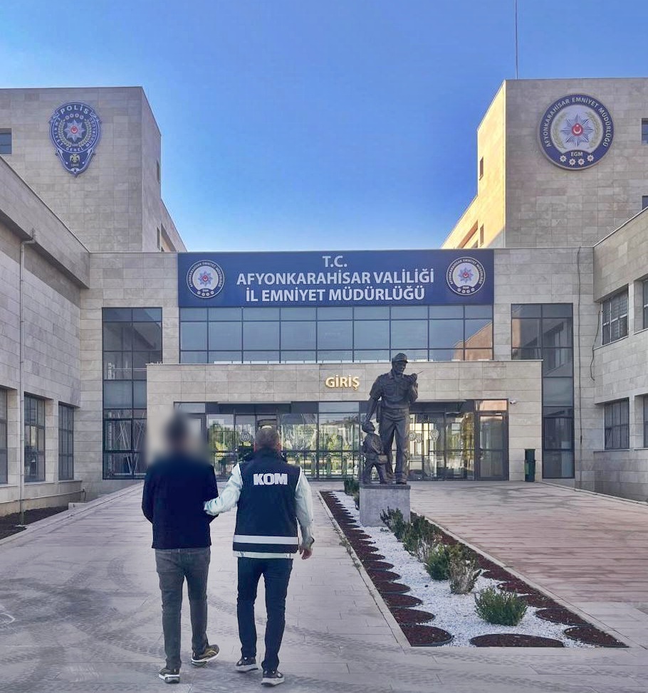 Nitelikli Dolandırıcılık Suçundan Aranan Şahıs Yakalandı