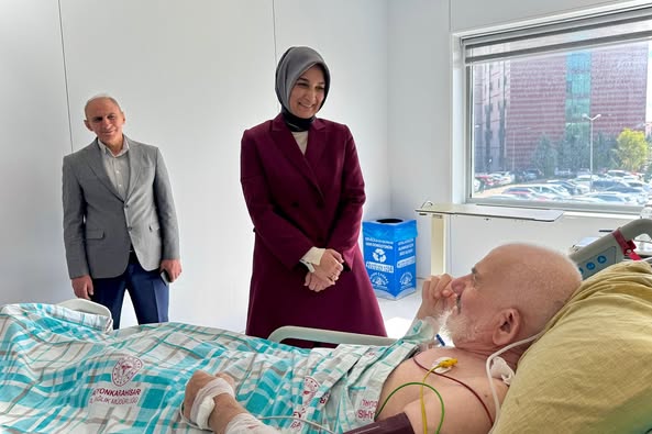 Afyonkarahisar Valisi'nden Devlet Hastanesi'nde Tedavi Gören Vatandaşa Ziyaret