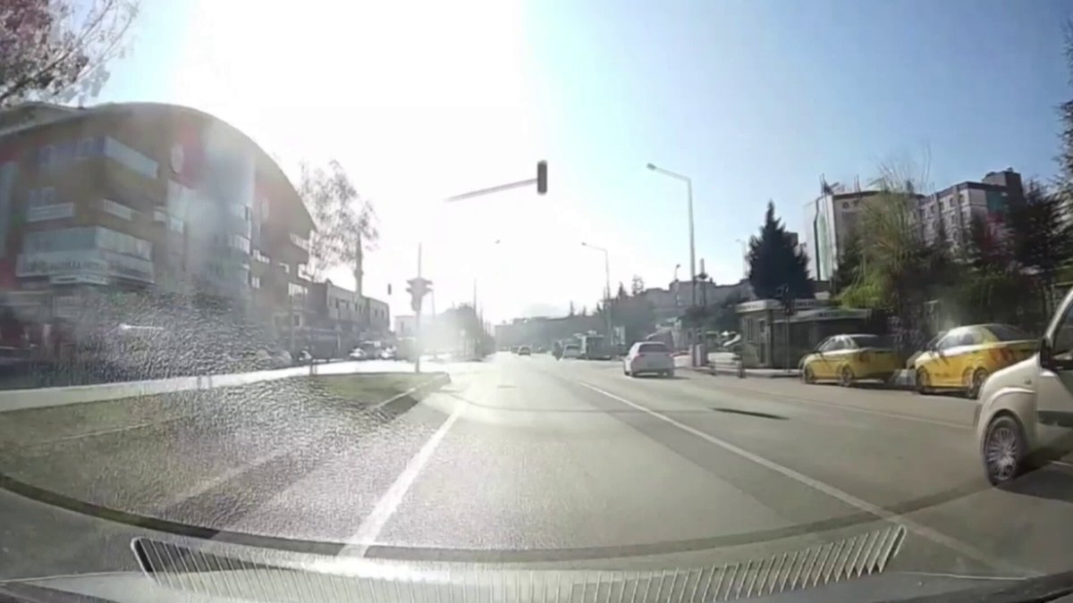 Afyonkarahisar'da Kırmızı Işığı İhlal Eden Dolmuş Şoförüne Ağır Ceza