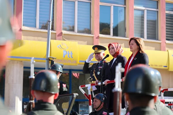 Afyonkarahisar'da 29 Ekim Cumhuriyet Bayramı Coşkusu