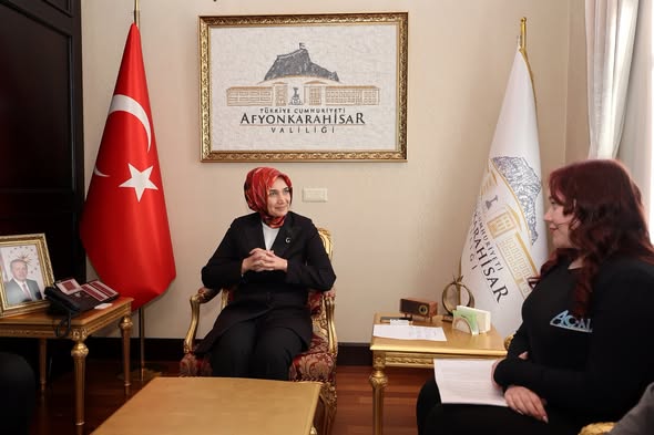 Afyonkarahisar'da Cumhuriyet Bayramı Yarışması Ödülleri Valilik Makamında Sahiplerini Buldu