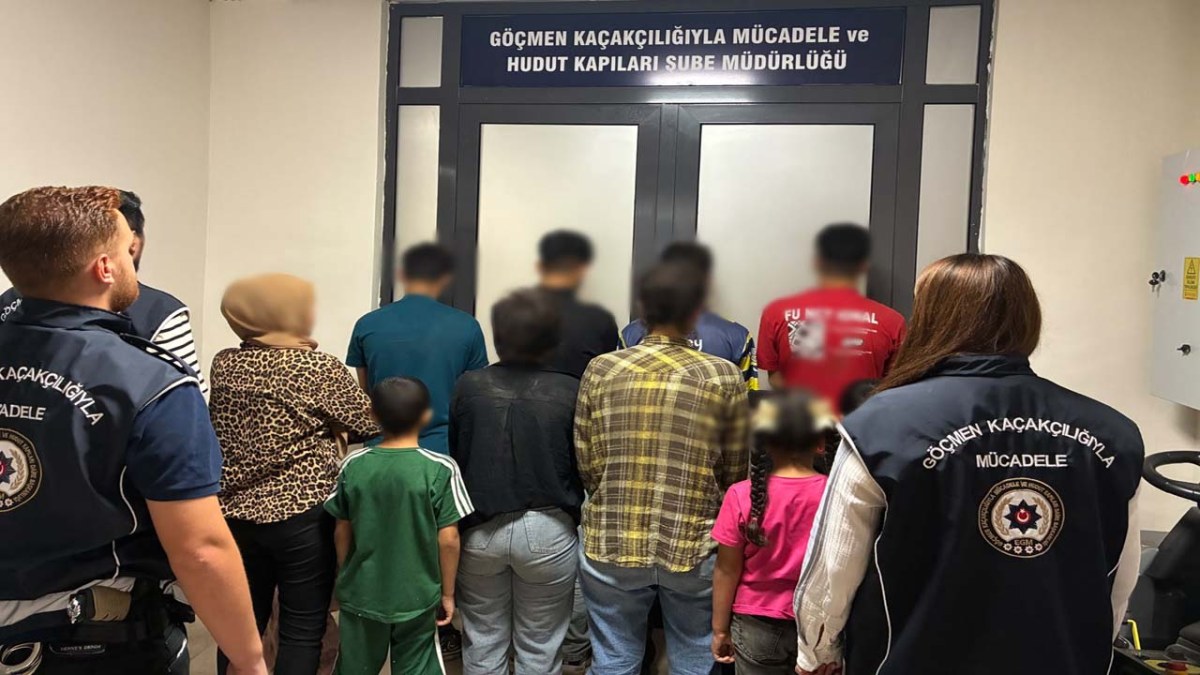 Afyonkarahisar’da Göçmen Kaçakçılığı Operasyonu: 14 Düzensiz Göçmen Yakalandı