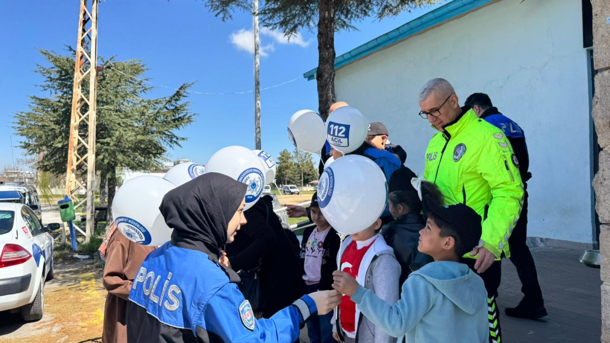 Afyonkarahisar’da minik öğrencilere polislik tanıtımı ve güvenlik eğitimi
