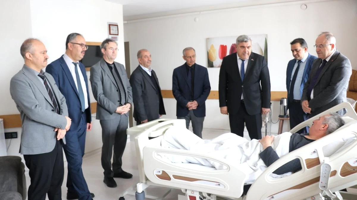 Afyonkarahisar'da Eğitim Camiasından Anlamlı Geçmiş Olsun Ziyareti