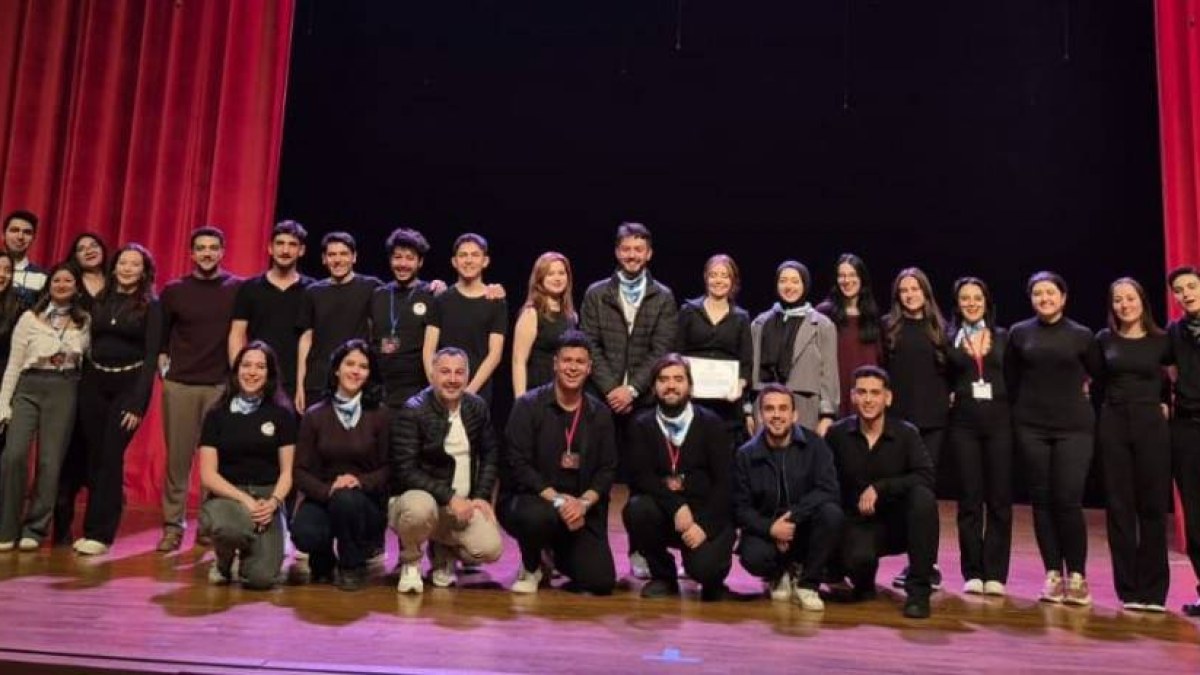 AFSÜ Tiyatro Topluluğu 6. Ulusal Rabia Demir Tiyatro Festivali Sahnesine Renk Kattı
