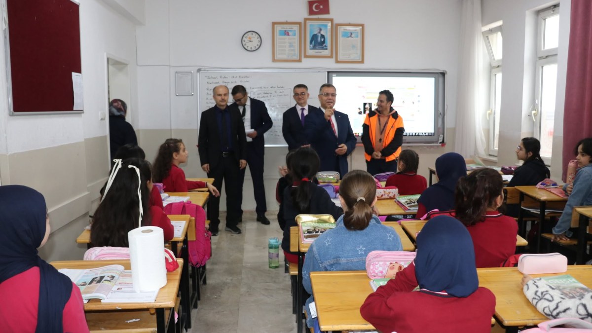 İsmail Altınkaynak’tan Kadınana İmam Hatip Ortaokuluna Ziyaret