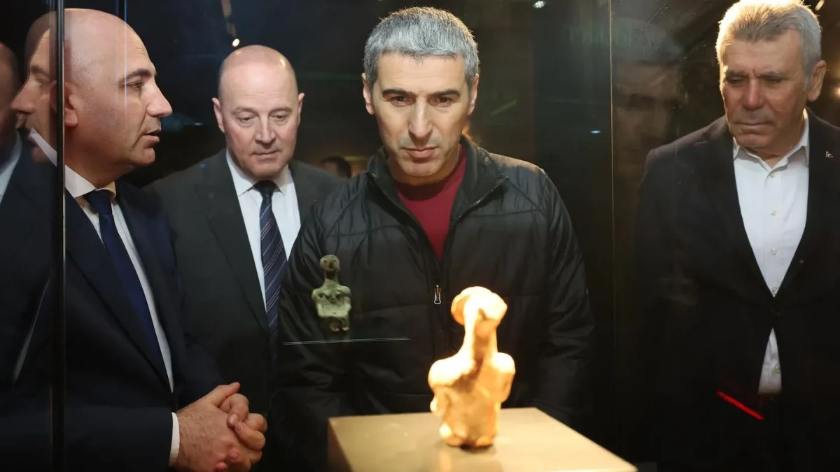 Vali Aktaş, Afyonkarahisar Müzesi’ni gezdi