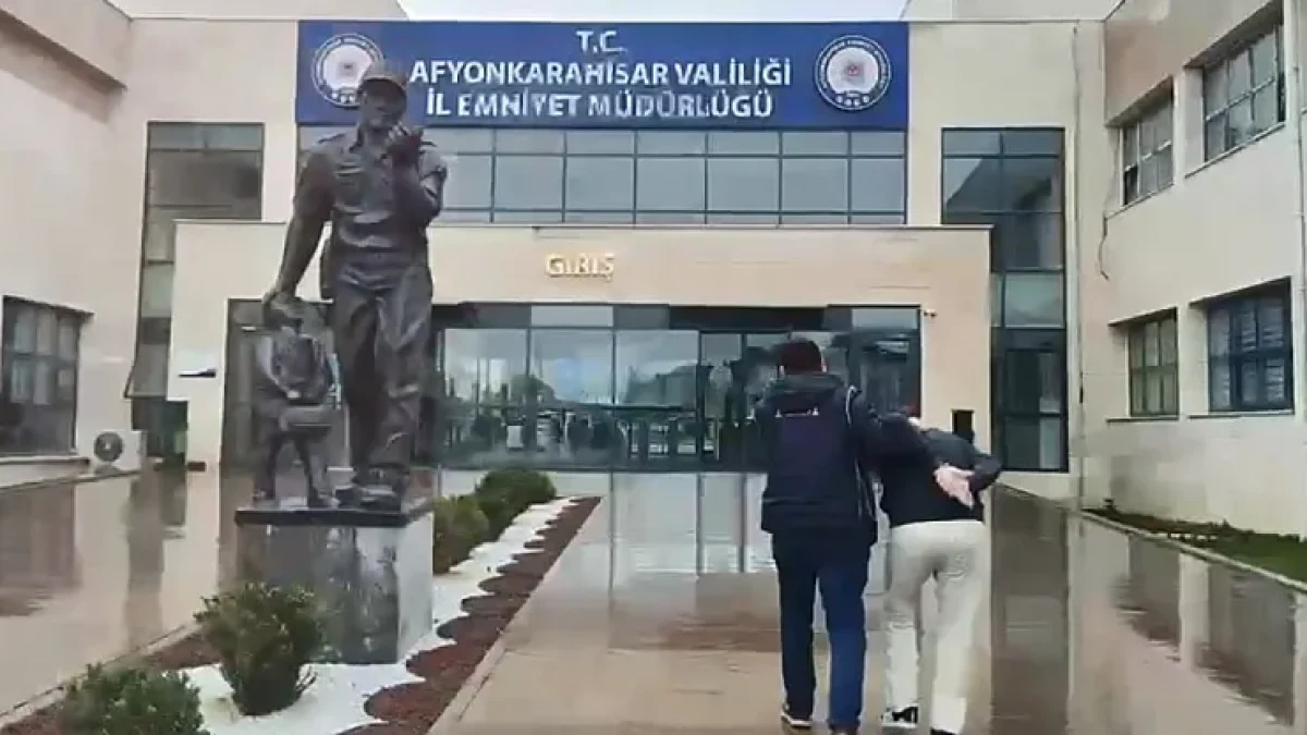 Afyon'da Fetö hükümlüsü gizli bölmede yakalandı