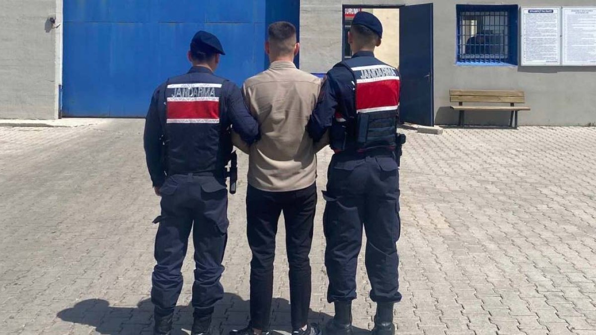 Afyon'da 21 Yıl Hapis Cezası Bulunan Firari Jandarmadan Kaçamadı