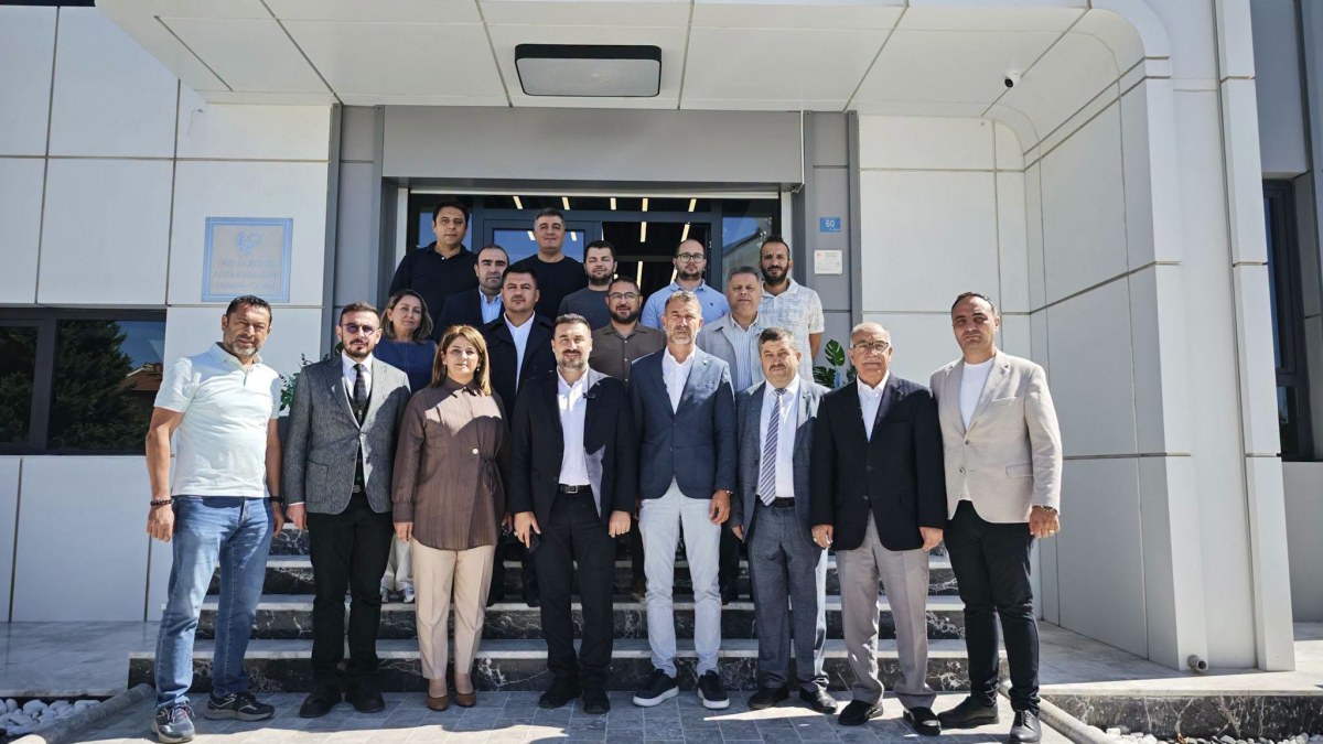 AK Parti’den Eczacılar Odası’na Dünya Eczacılar Günü Ziyareti
