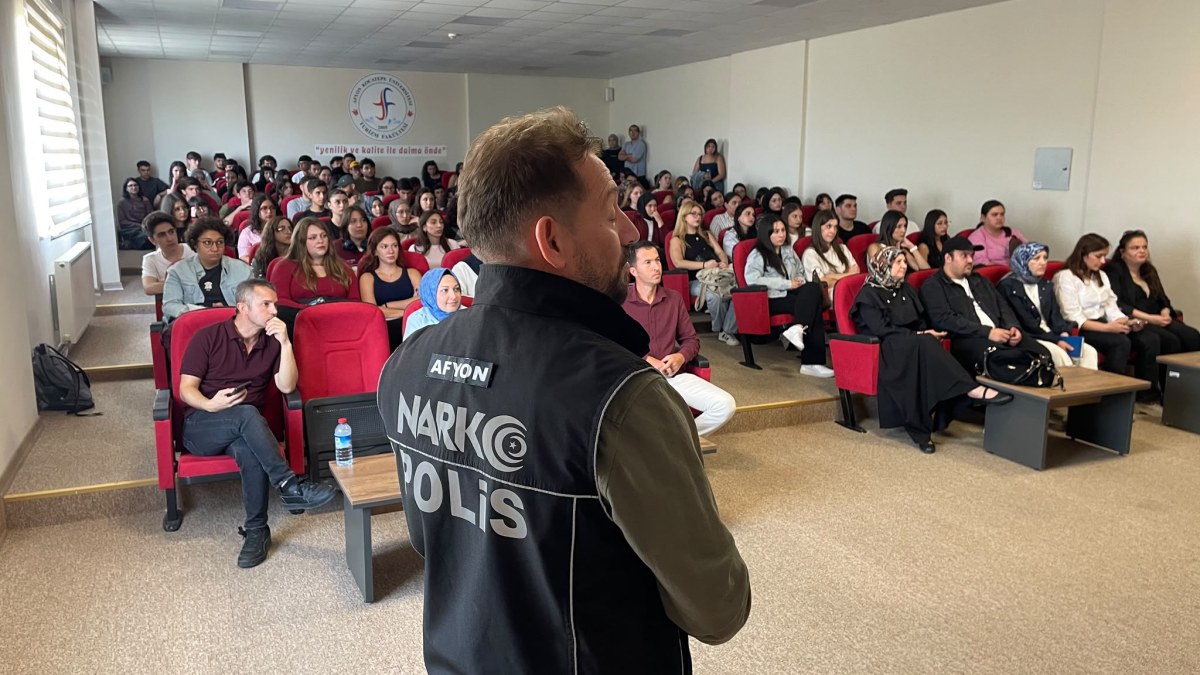 Üniversite Öğrencilerine Narko Gençlik Eğitimi