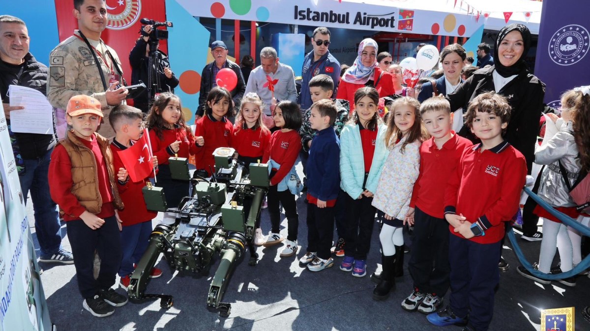 Jandarma Genel Komutanlığı Meclis Bahçesi Çocuk Etkinliği’nde Misafirlerini Ağırladı