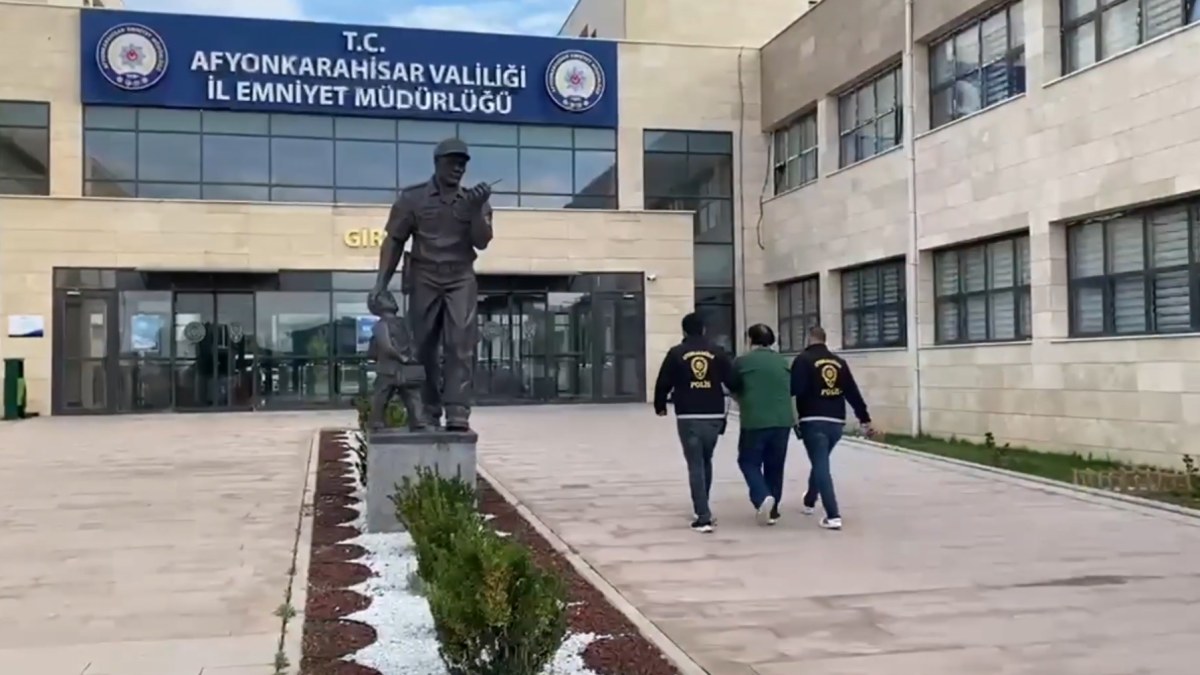 146 Yıl 5 Ay Hapis Cezasıyla Aranan Şahıs Afyonkarahisar’da Yakalandı