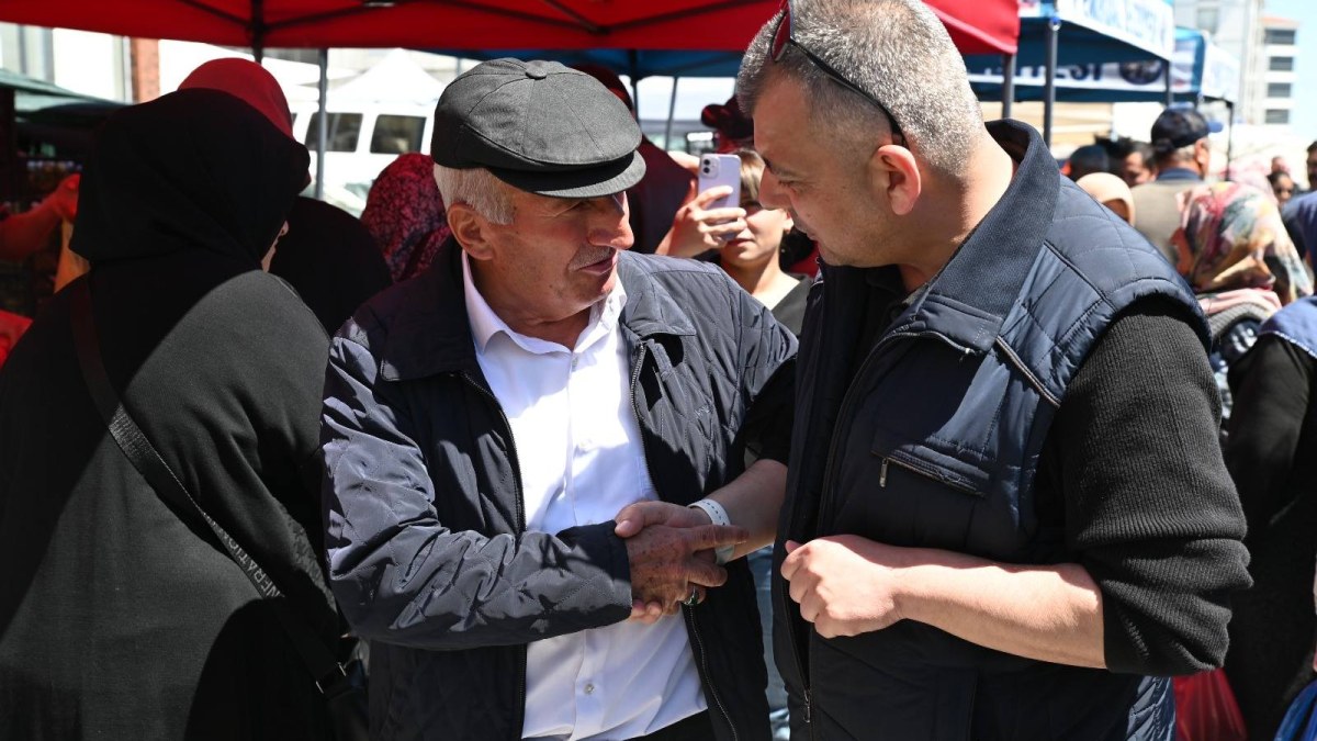Başkan Serkan Koyuncu, pazar yerinde vatandaşları dinledi