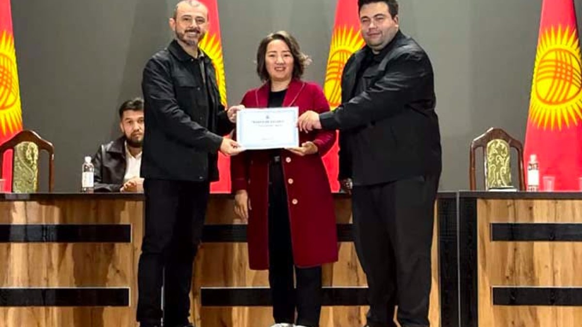 AKÜ Heyeti Kırgızistan’da Üniversite Adaylarına Eğitim Fırsatlarını Anlattı