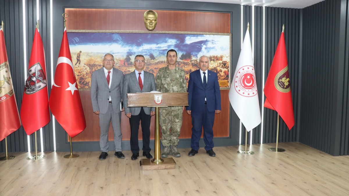 İl Milli Eğitim Müdürü Altınkaynak’tan Garnizon Komutanı Kıral’a hayırlı olsun ziyareti
