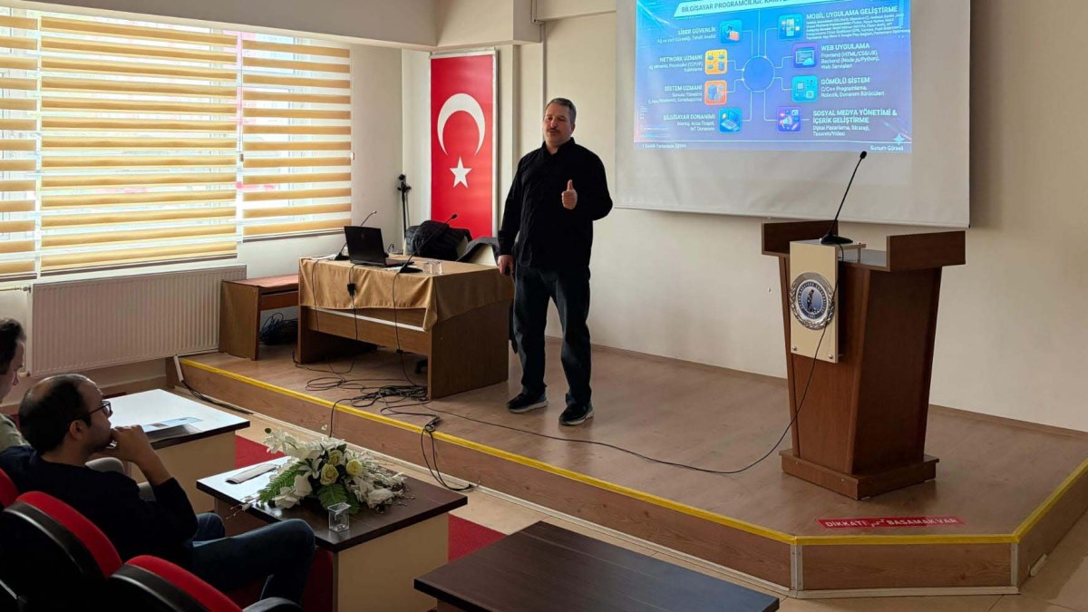 Sandıklı MYO’da “Bilgisayar Programcılığında Kariyer Adımları” Anlatıldı