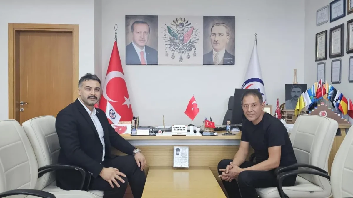 Sanatçı Mustafa Yıldızdoğan’dan AFSÜ Başhekimi Doç. Dr. Aydın Balcı’ya Nezaket Ziyareti