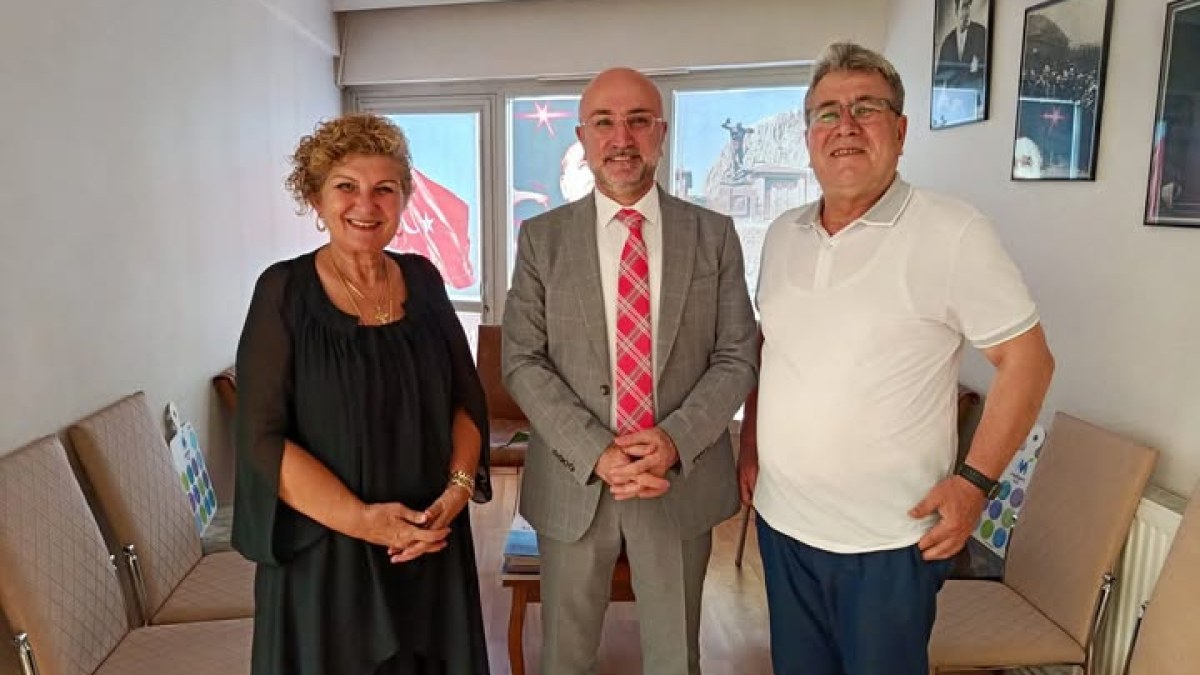Ak Parti Afyonkarahisar İl Başkanı Av. Turgay Şahin, Gün FM’in 32. yaşını tebrik etti.