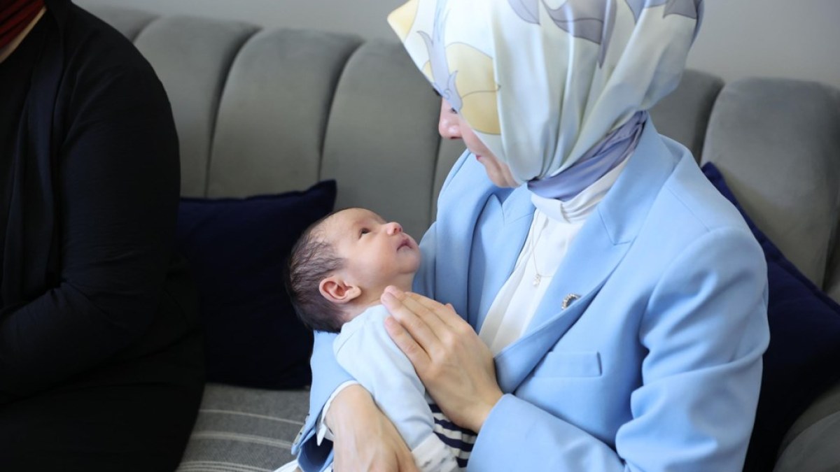 Nisan ayı doğum yardımı ödemeleri hesaplara yatırıldı