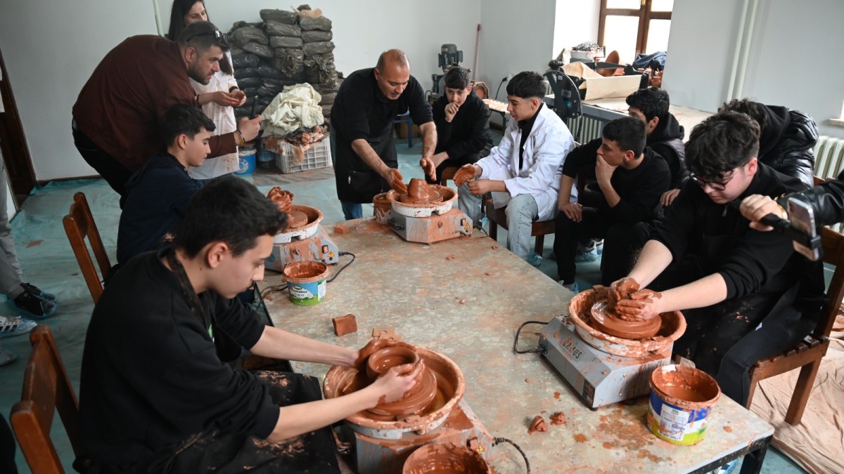 Emirdağ Mesleki ve Teknik Anadolu Lisesi Öğrencilerinden Çömlek Atölyesine Ziyaret