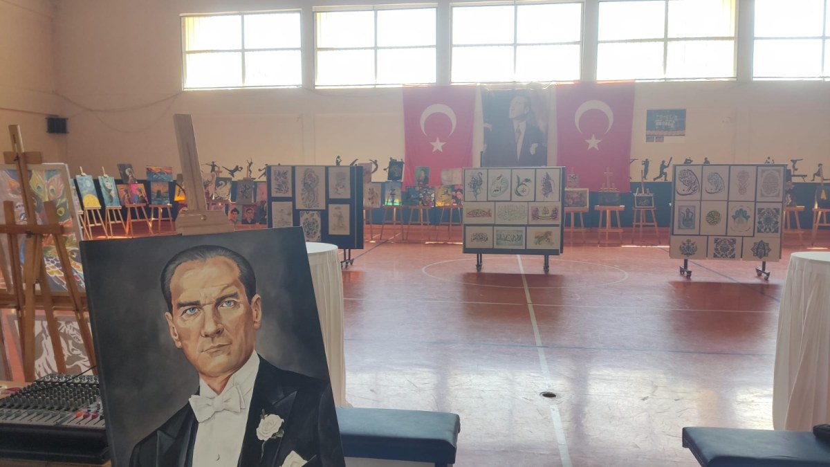 Genç Yeteneklerin Renkli Dünyası Sergide Beğeni Topladı…