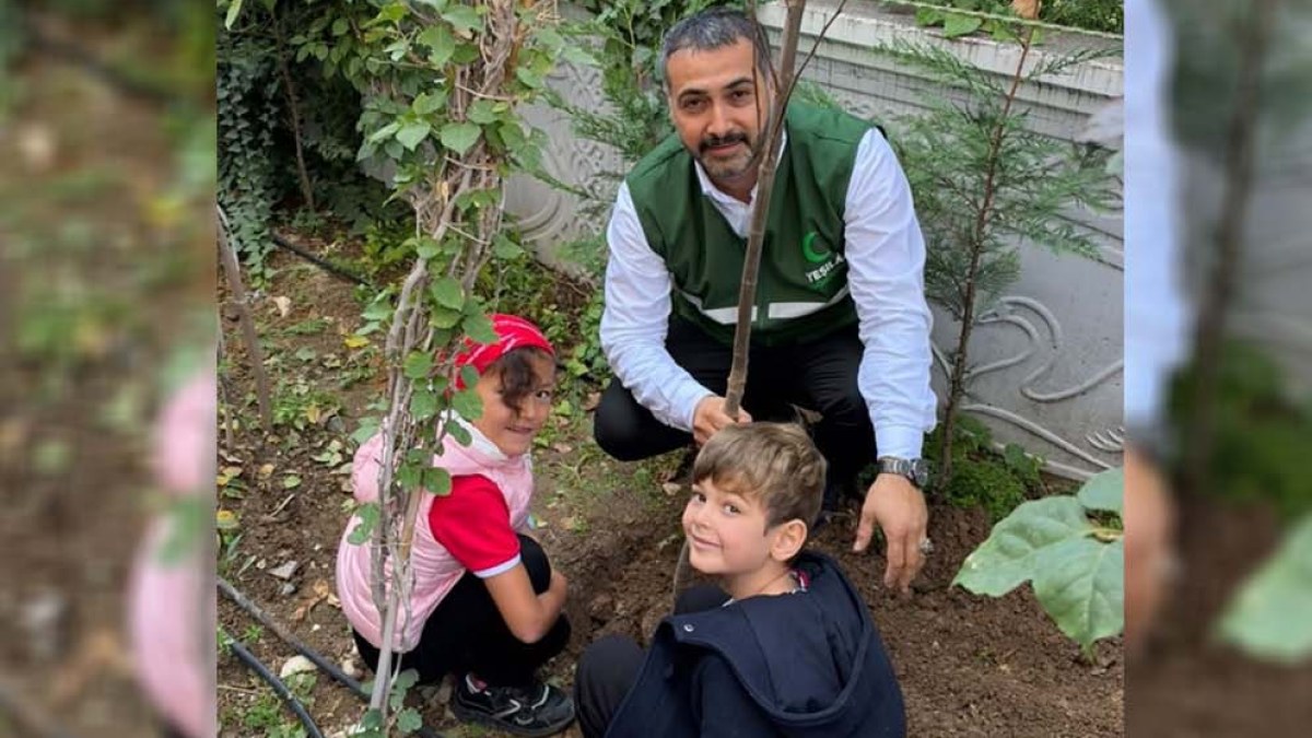 AFSÜ Genç Yeşilay’dan İlkokul Öğrencilerine Bağımlılıkla Mücadele Eğitimi ve fidan dikimi