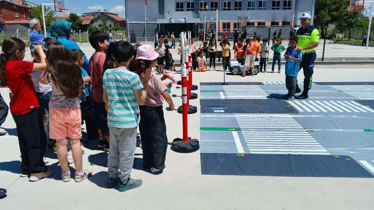Jandarma tarafından Öğrencilere Trafik Eğitimi Verildi