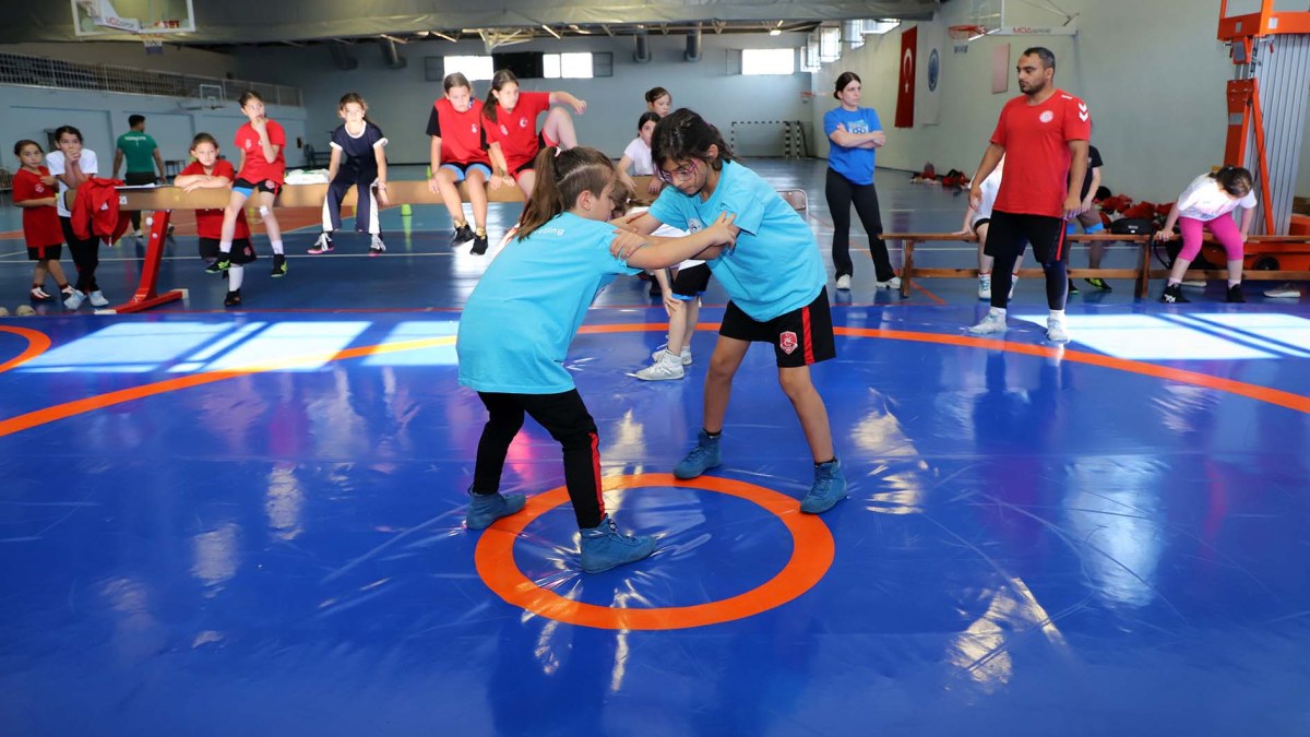AKÜ SBF’de “8-10 Yaş Güreşçilerde Sağlıklı Beslenme ve Sporcu Gelişimi” Anlatıldı