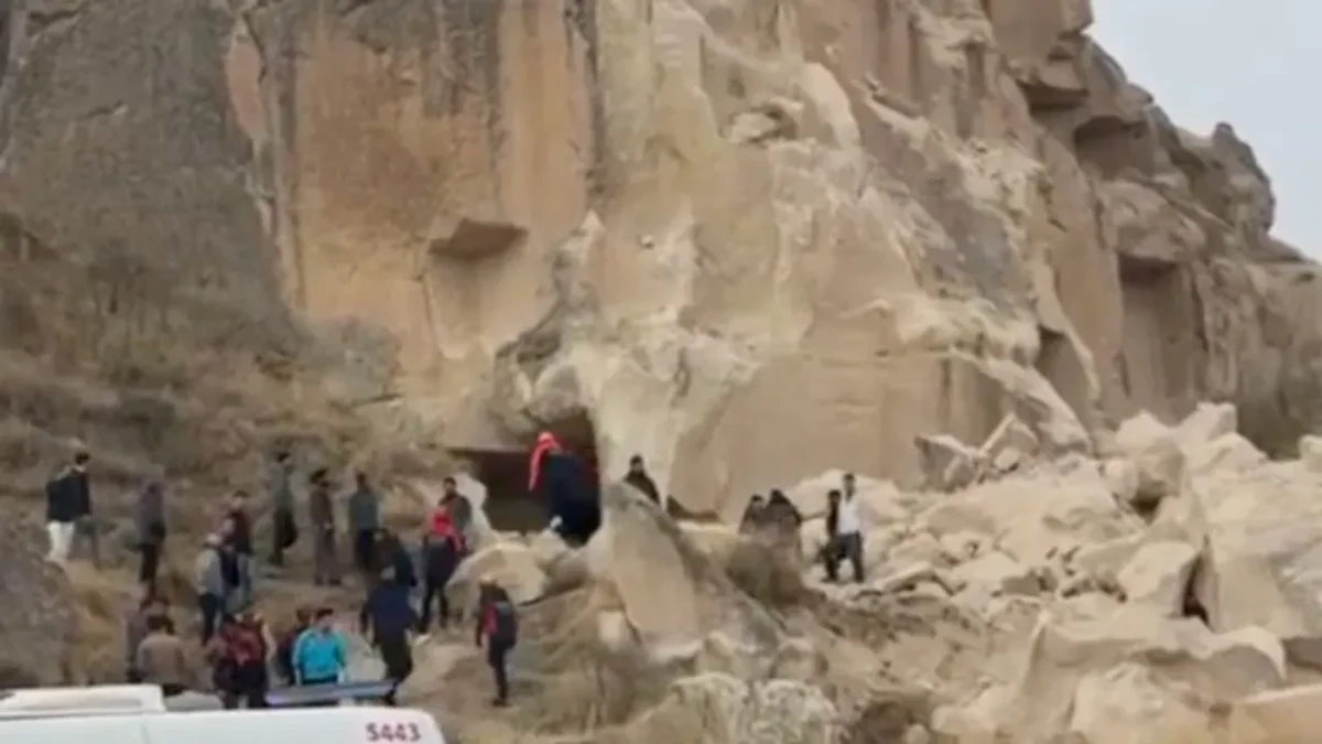 Kapadokya'da peribacası çöktü: Ölü ve yaralılar var