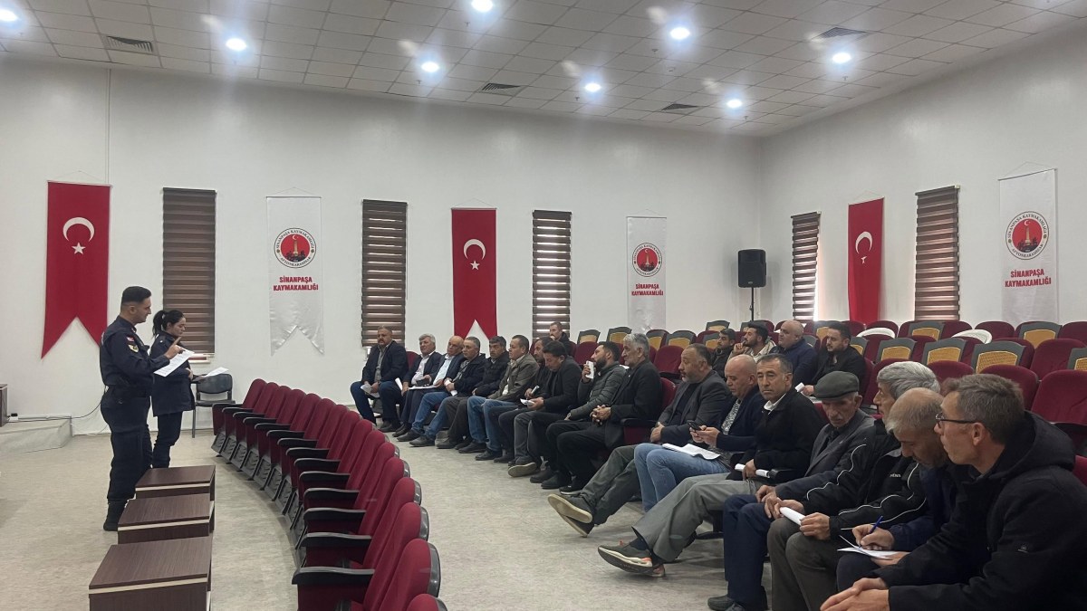 Sinanpaşa’da Köy Muhtarlarıyla Asayiş Toplantısı