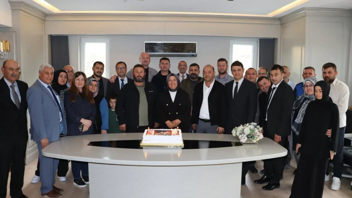 Başkan Kılınçarslan’a Personelinden Sürpriz Doğum Günü Kutlaması