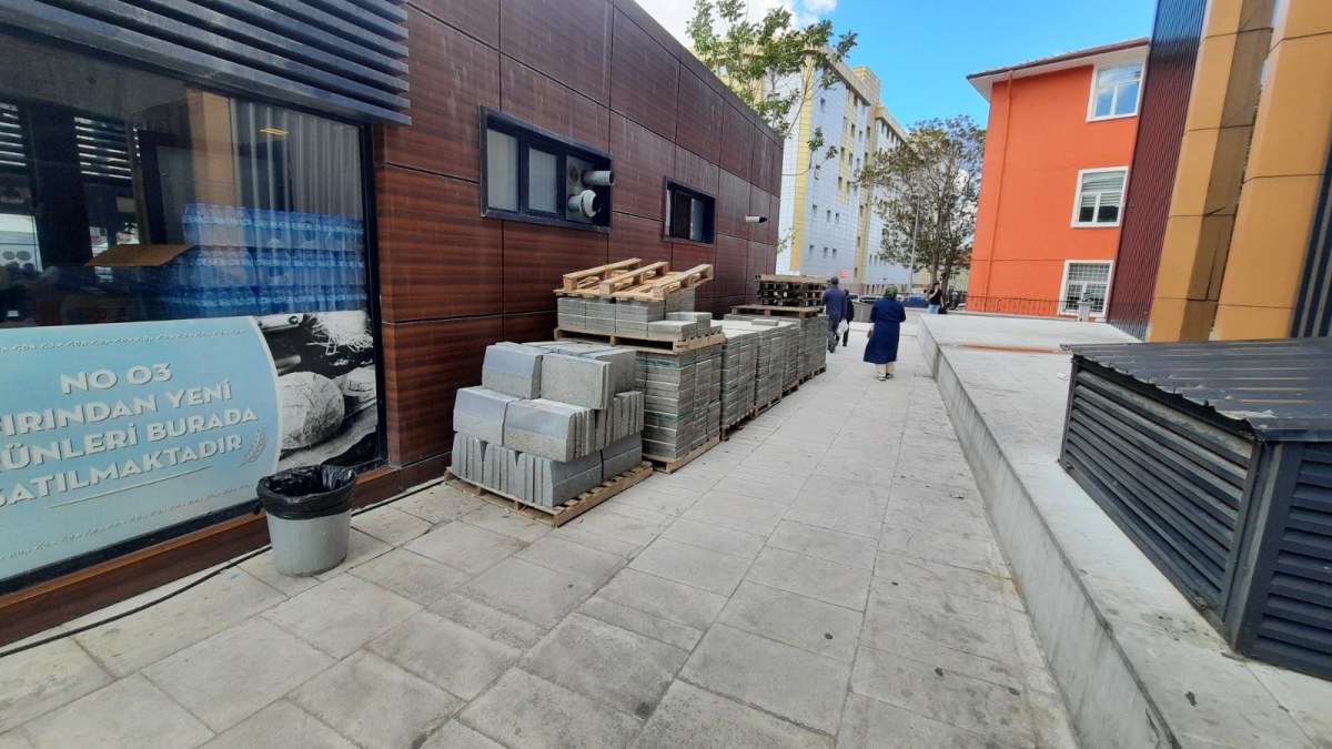 Zafer Meydanı Yaya Geçişi Bordür Taşları Nedeniyle Zorlaşıyor