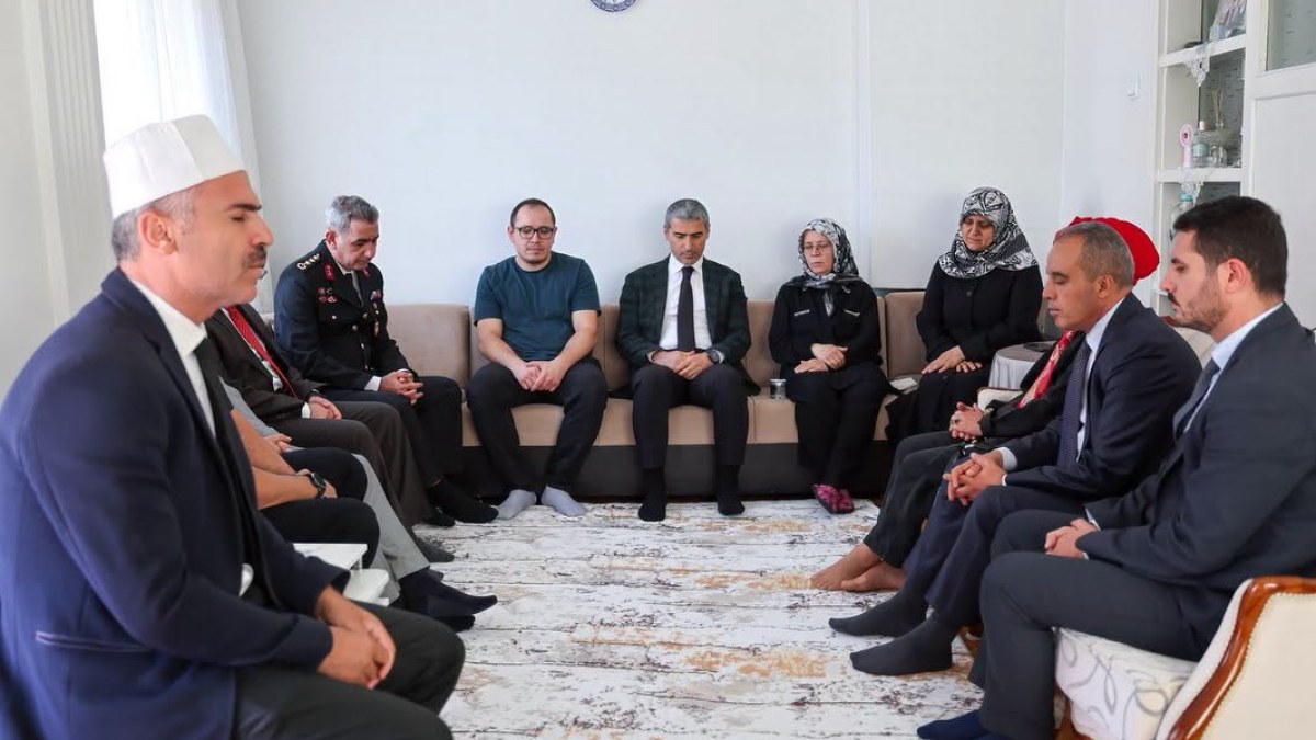 Vali Aktaş’tan Şehit Polis Mehmet Ali Topatan’ın Ailesine Taziye Ziyareti
