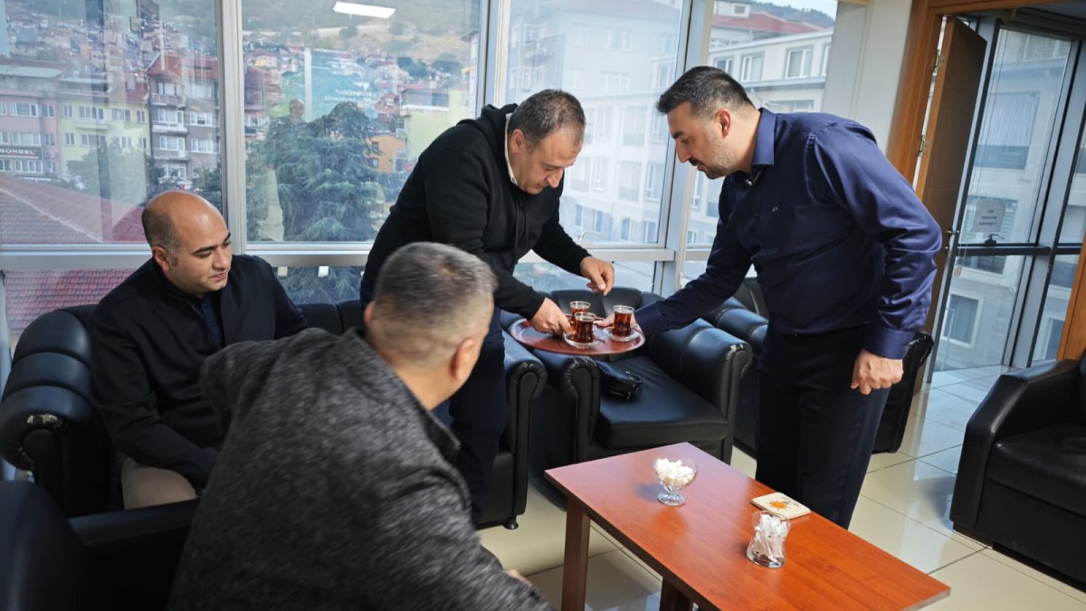 Afyonkarahisar’da Ezber Bozan Siyaset: Sabah 06.00’da Başlayan Mesai, Çaylar Başkandan