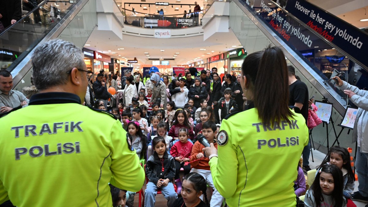 Trafik Konulu Uygulamalı Eğitimler sürüyor