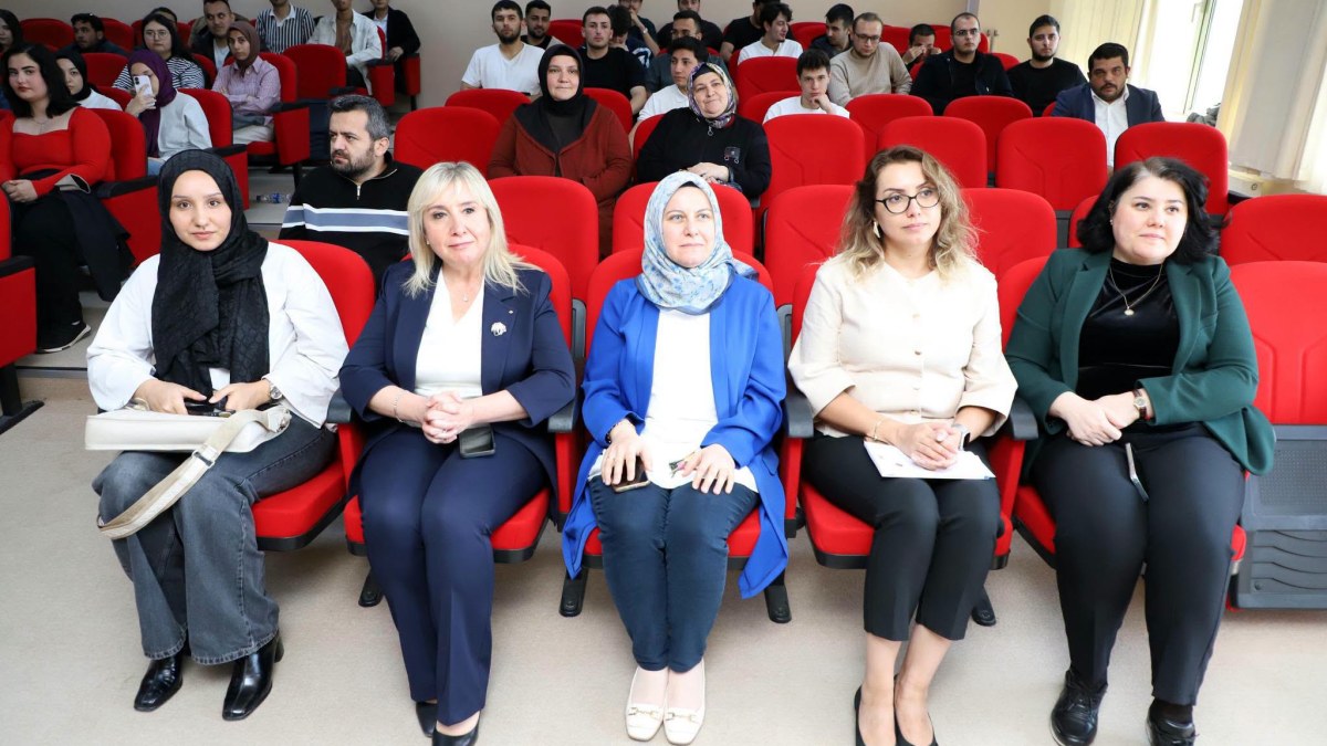 Hukuk Fakültesinde “Medeni Kanun’un Kabulünün 100. Yılında Aile Hukuku Paneli” Düzenlendi