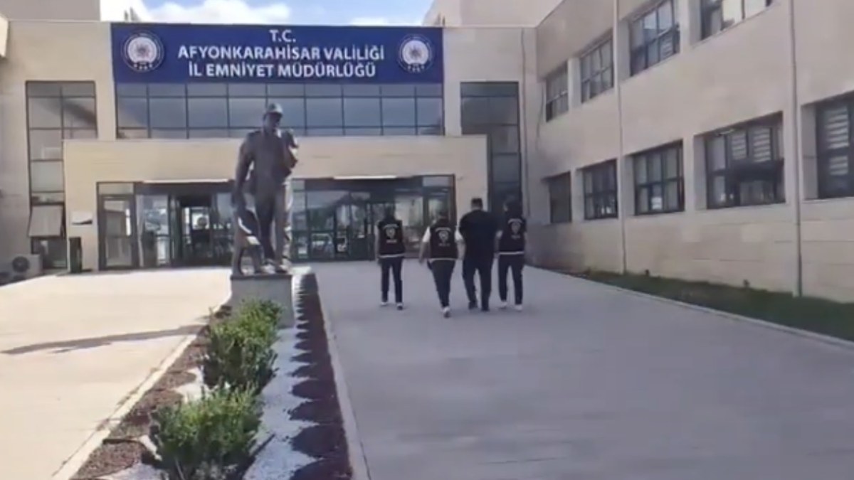 Aranan Cinayet Hükümlüsü Afyon'da Kıskıvrak Yakalandı