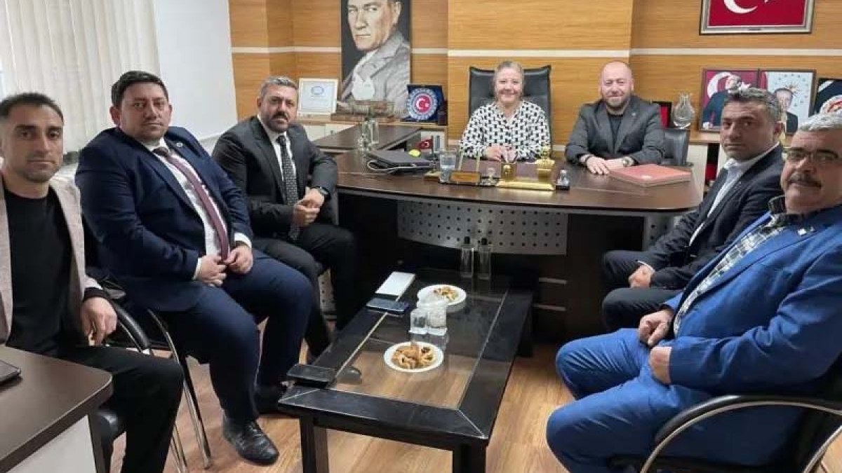 Anahtar Parti’den Kahveciler ve Emlakçılar Odasına ziyaret