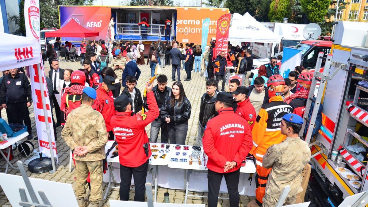AFAD Ekiplerince "Afetlerde İnsan Olmak" Konulu Sempozyum Manisa İlinde Gerçekleştirildi