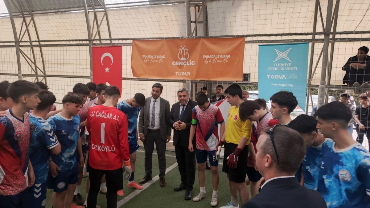 Nefes kesen halı saha turnuvasında sona gelindi.