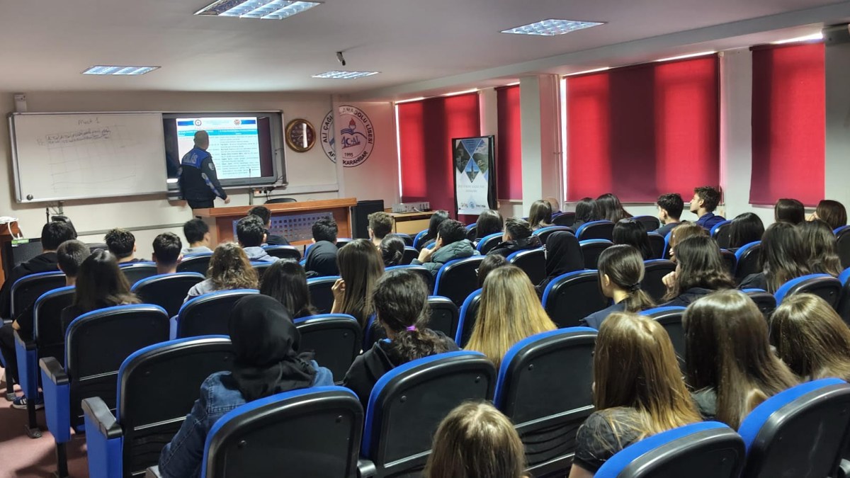 Afyon’da Öğrencilere Polislik, Güvenlik ve Bilinçlendirme Eğitimi