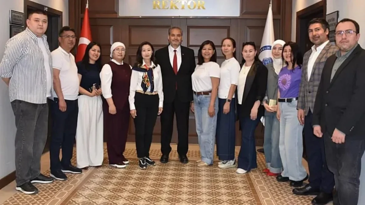 AFSÜ’de Türk Dünyası buluşması: Kazak öğrenciler eğitim programını tamamladı