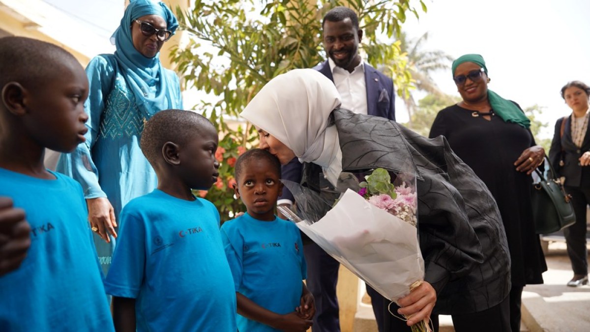 Bakan Göktaş, Senegal’de Türkiye'nin sosyal hizmet merkezlerini ziyaret etti