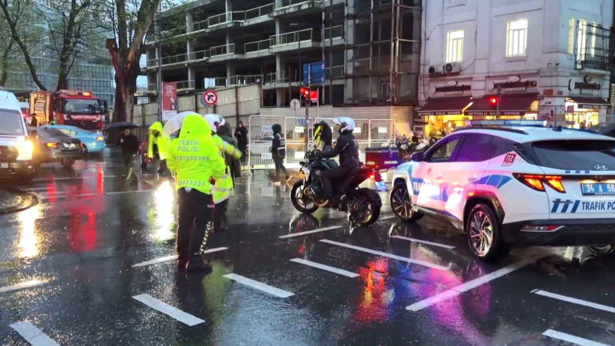 İstanbul 1 Mayıs Önlemleri: Taksim ve Kadıköy'de Yollar Kapalı
