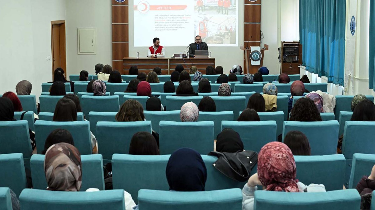 Afyon MYO’da “Toplumsal Dayanışma ve Gönüllülük Bağlamında Türk Kızılay” Konuşuldu